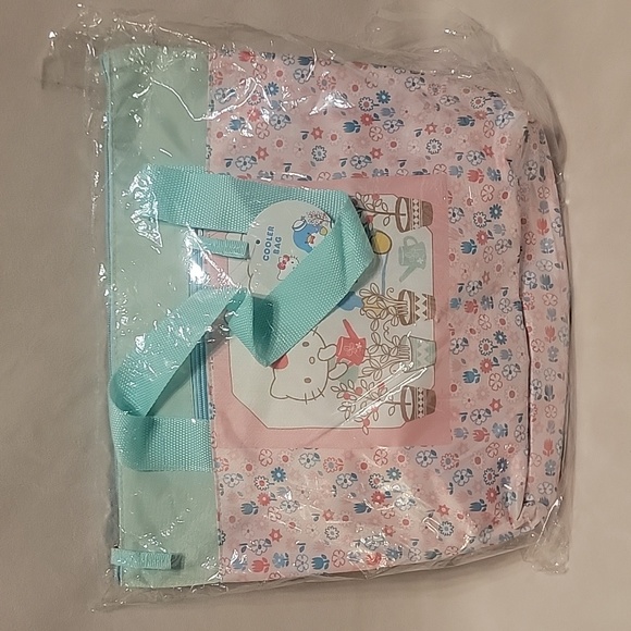 NEW Hello Kitty cooler lunch bag Sanrio Loot Crate - Picture 8 of 8